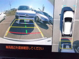 パノラミックビューモニター&バックモニター♪車両の前後左右に搭載した4つのカメラの映像を合成し、車を真上から見ているような映像を表示♪
