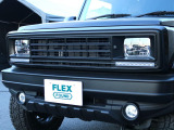 FLEXFOUNDの特徴としてブラックグリル・ブラックバンパーとなっております。