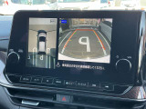 空から車を見たような「アラウンドビューモニター」!車の周りが一目で確認できるので、小さなお子様や障害物があっても安心して乗ることができます。