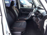それぞれの分野のプロがお車の悩みや疑問に親身になって対応させていただきます。