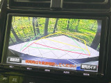 【バックカメラ】駐車時に後方がリアルタイム映像で確認できます。大型商業施設や立体駐車場での駐車時や、夜間のバック時に大活躍!運転スキルに関わらず、今や必須となった装備のひとつです!
