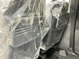 【格納式シートバックテーブル】車内でのお食事などで活躍♪カップホルダーも備えています。
