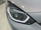 LEDヘッドライトは、点灯の瞬間から最大光量を発揮し、突然暗くなるトンネルなどでの安定感を高めます。