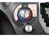 お好きな温度に設定すれば自動的に温度を調節、車内を快適空間に仕上げてくれます。