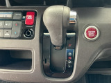 オートマチックシフトレバーは、手になじみ操作しやすい形状で安全運転にもつながります♪