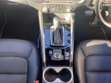 タッチ操作に加え、コマンダーコントロールでも直感的に操作可能です。Apple CarPlay/Android Autoにも対応し、より快適で安全なドライブをサポートします。