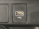 【USBポート】USBポートも装備されています♪スマートフォンのオーディオに連携も可能です。今や欠かせない装備の一つです!