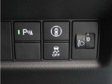 ◆パーキングセンサーシステム◆車庫入れの時などに近くに障害物がある場合、障害物までの距離を音で知らせてくれます。