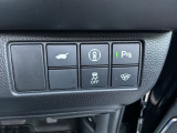 横滑りを抑制し車の姿勢の安定を図るVSA機能、車庫入れや縦列駐車など狭い場所でも安心な障害物センサー搭載。運転席とリアゲート本体に開閉スイッチを装備し、とても便利な電動リアゲート!