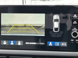 カラービジョンとガイド線で見やすい視点切替式のバックモニター。障害物センサーの検知状況を同時に表示できます