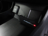 12V電源ソケットを設置しております。周辺機器の充電にご利用頂けます。