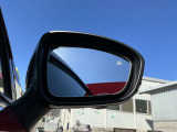 斜め後方から接近する車両を感知します。