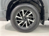 かっこいいホイールですね。 車のイメージを大きく左右するホイール部分はコダワリを持ちたいですね。