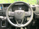 インテリアに合わせたデザインのステアリングは、運転される方のことも考え、運転しやすい形状、大きさです。是非一度、実際に触ってお確かめください。