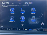 ナビや電話、カメラ、オーディオなどのメニューが画面に並び、目的の項目を見つけやすい構成です。日々使う機能をまとめて確認でき、移動中の操作を控える際にも便利です。
