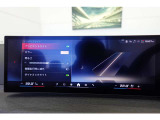 クルマの頭脳ともいえる、管理システム、iDrive。ナビだけではなく、オーディオ操作や車両情報の表示などをコントロールできます。便利さと安全性の向上にも繋がっています。