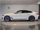 【拘りのFR】BMWが多く採用するFR車。ダイレクトでスポーティな加速感・シャープなハンドリングを実現。縦置きエンジンレイアウトにより、フラットで上質な乗り味です。
