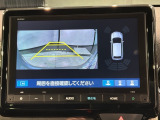 リバースギアに入れるだけで後方の表示へ切り替わります。夜間や雨の日の駐車も楽になりますよ。