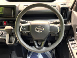 インテリアに合わせたデザインのステアリングは、運転される方のことも考え、運転しやすい形状、大きさです。是非一度、実際に触ってお確かめください。