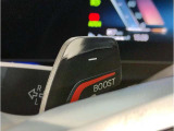 【ⅰドライブナビゲーション】文字情報も鮮明に表示する高解像度カラーディスプレイを採用。視認性に優れた地図デザインと特徴的な建造物を目印にした描写表示で現在位置を把握できます。地図データの更新も可能です