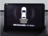 【パーキングセンサー】バンパーに付いたセンサーが障害物を検知。一定の距離に近づくとアラートで教えてくれます。狭い駐車スペースや車庫入れ時も安心です。