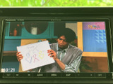 停車中にテレビ番組を視聴でき、休憩時間や待ち合わせのひとときを過ごす際にも便利です。画面表示で番組内容を確認でき、車内での時間を有効に使えます。
