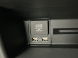 充電用USBジャックを2個装備!iPhoneはもちろん少しアンペアが高めのiPadも充電することが出来ます(運転しながら充電できます)