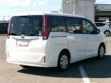 明るく広々、落ち着いた店内では、中古車のご検討・ご購入のほか、携帯電話(au)の購入等、様々なご相談に幅広く応えていきます♪