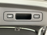 【電動リアゲート】トランクスイッチや純正リモコンなどボタン一つで簡単スムーズに開閉できます♪
