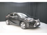 LEDヘッドランプにはアダプティブハイビームシステム「AHS」を採用。光検出カメラで車両検出をし、先行車や対向車に直接ハイビームを当てないように部分遮光します。