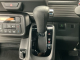 オートマチックシフトレバーは、手になじみ操作しやすい形状で安全運転にもつながります♪