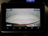 バックモニター装着車は後退時の強い味方です♪車庫入れや縦列駐車の際、後退操作の参考になるガイドラインをナビ画面に表示します。