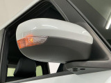 【ウインカーミラー】方向指示器をミラーのランプに点灯。対向車への視認性を高め、安心安全な方向転換をサポートします♪