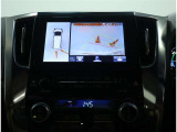 パノラミックビューモニター装備!バックビュー/車両に取り付けたフロント、サイド、バックカメラの映像を合成して画面上に表示させることで、バックするときにはアシストラインし、車庫入れや縦列駐車をサポート。