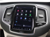 Google搭載のボルボなら、車内にいながら多彩なデジタルライフをお楽しみいただけます。Google Playから必要なアプリをダウンロードして、有意義な移動時間を楽しみましょう。
