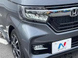 【LEDヘッドライト】悪天候や夜間走行時も良好な視界を確保し安心して運転できる高輝度LEDヘッドライトを装備!点灯速度が早く、消費電力も抑えられています。