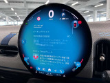 デジタルスピードメーター、航空機のコックピット操作箇所と同じ配色で目が疲れにくいように設計されてます。