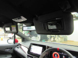 バニティーミラー★運転席、助手席に装備しています。