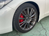純正アルミホイール。デザインも一新。カッコ良いデザインです。