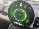 燃費向上と航続可能距離の延長をサポートするモード。グリーンを基調に、鳥や動物の演出、燃費改善効果を表示。プロジェクションも消灯し、エコを意識した仕様。