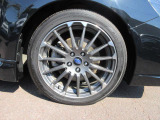 右前 18インチアルミホイール 225/45R18「*ホイールロックナットは展示用です」