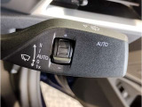 【ドライバーコックピット】人間工学に基づきドライバー中心にすべての操作パネルを設計。ドライバーが直感的に操作できる様にドライバー側にわずかに傾斜。常に運転に最適な姿勢/視線を保つ事が出来ます!