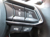 運転視界の遠方上方に虚像を投影することで前を見ながら情報の視認ができます。本当にドライバーが必要な情報を適切に伝え、楽しんで頂くことを考えた新世代装備です。※虚像は1.5m前方に浮かぶイメージです。