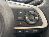 【アダプティブクルーズコントロール】高速道路での長距離走行が楽に!!自動で速度を保つクルーズコントロールが、衝突軽減システムと連携し、前方の車両を感知して車間を保つように速度調節してくれます!!