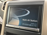 センターに配置された画面で、ナビやオーディオなどの車載機能をまとめて確認できます。表示が見やすく、日常のお出かけでも扱いやすい装備です。