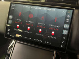 【エアサスペンション】オフロードでの高い走破性と、優れた乗り心地を両立するために開発されたエアサスペンションは様々な運転状況に応じてモード変更が可能です。