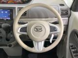 インテリアに合わせたデザインのステアリングは、運転される方のことも考え、運転しやすい形状、大きさです。是非一度、実際に触ってお確かめください。