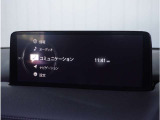 【マツダ・レーダー・クルーズ・コントロール】高速道路での長距離走行が楽に。自動で速度を保つクルーズコントロールが、衝突軽減システムと連携し、前方の車両を感知して車間を保つように速度調節してくれます。