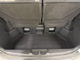 荷室は容量の大きさだけではなく、開口部の低さにもこだわっています。重いものを高く持ち上げる必要がないので、荷物の積み込みがスムーズにできますね。