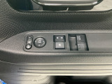 運転席のスイッチで全てのウィンドウの開閉操作を行うことができます。ロックボタンをONにしておくと、運転席以外のウィンドウは作動しないのでお子様を乗せているときなども安心ですね♪